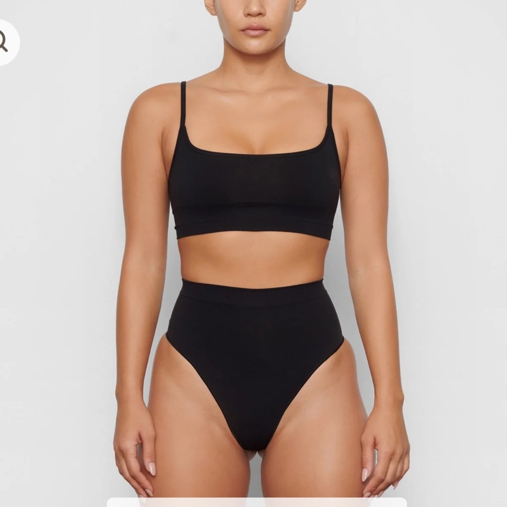 SKIMS SCULPTING MID WAIST THONG Onyx size small